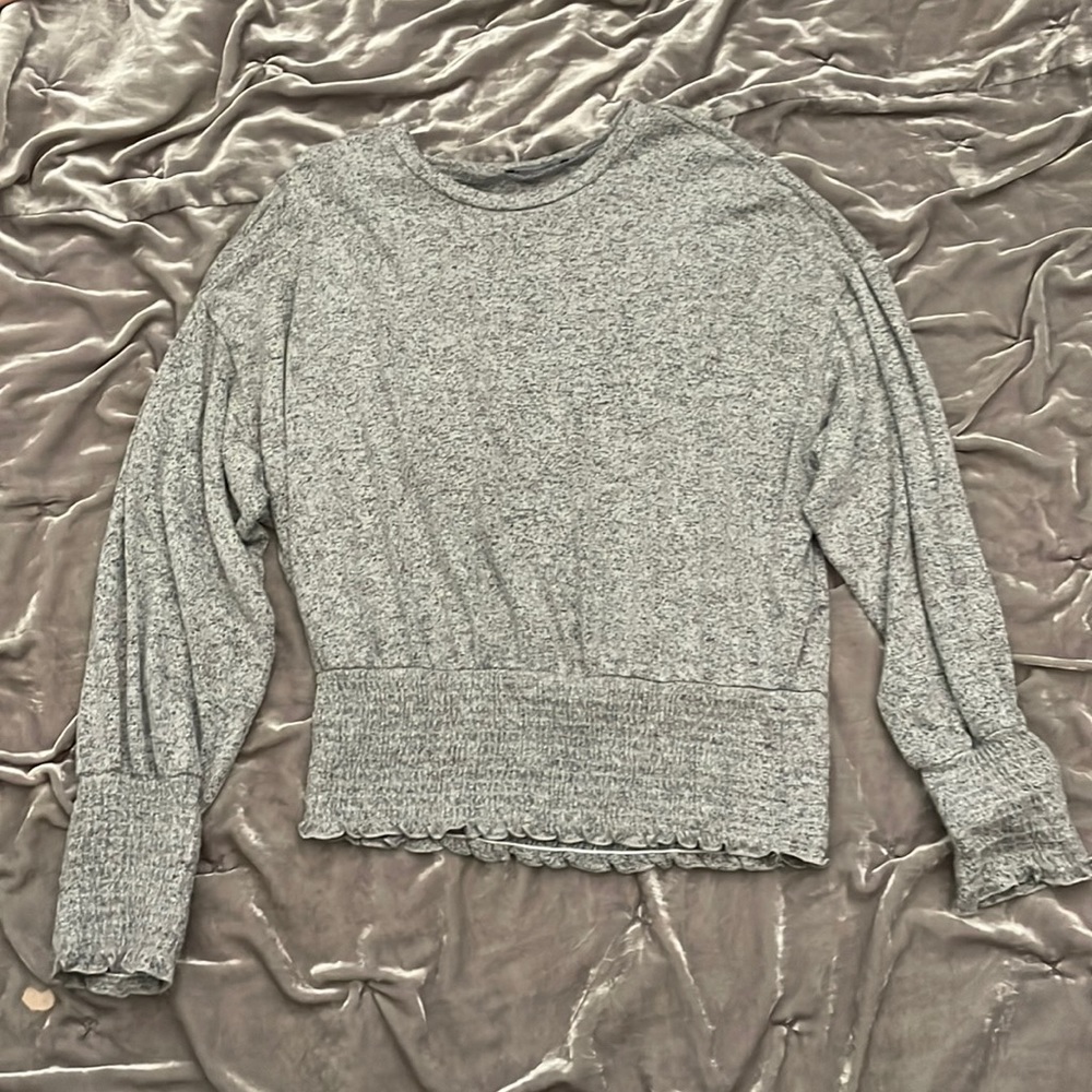 Gray Elastic Bottom Long Sleeve Shirt